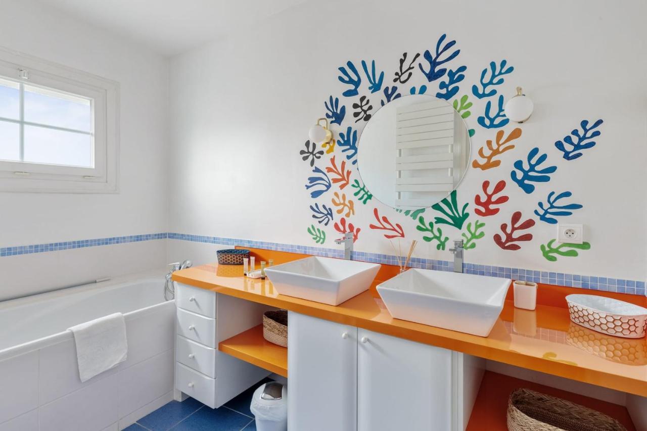 Maison Des Illustres - Welkeys Villa ลาโรแชล ภายนอก รูปภาพ